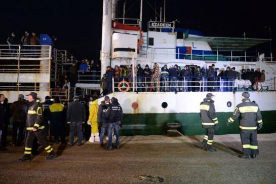 Italie : nouvelle arrivée d’un navire rempli de migrants