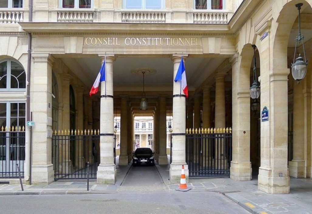 France : la loi controversée sur le renseignement partiellement validée par le Conseil des Sages