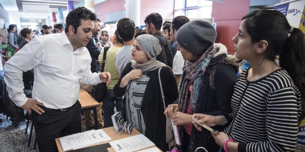 Des dizaines de milliers d’emplois s’offrent réfugiés établis en Allemagne