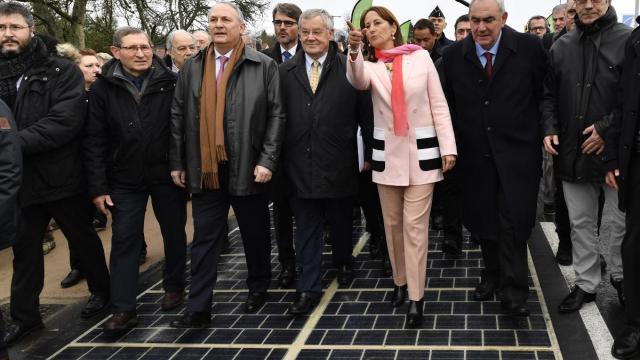 La France inaugure sa première route solaire
