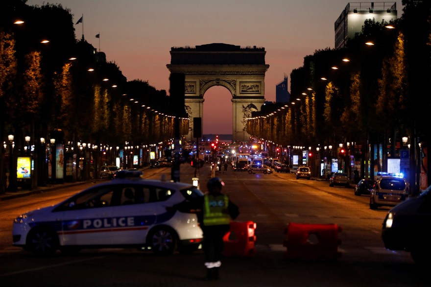 France : Une fusillade sur les Champs-Elysées fait deux morts