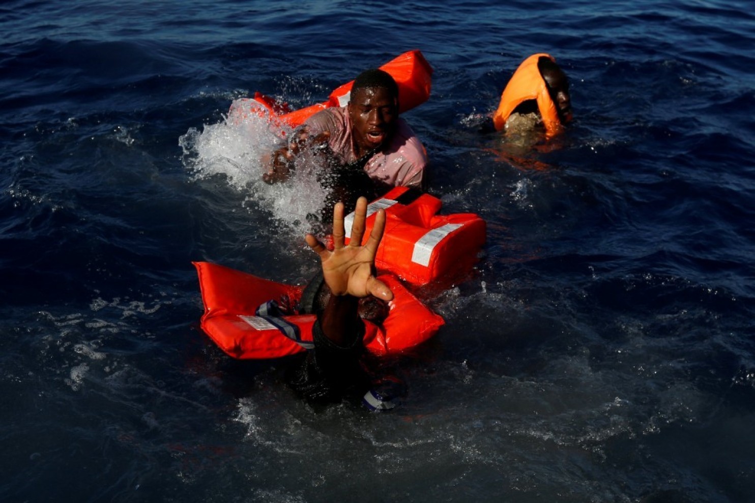 Italie : Des ONG soupçonnées de complicité avec les passeurs de migrants