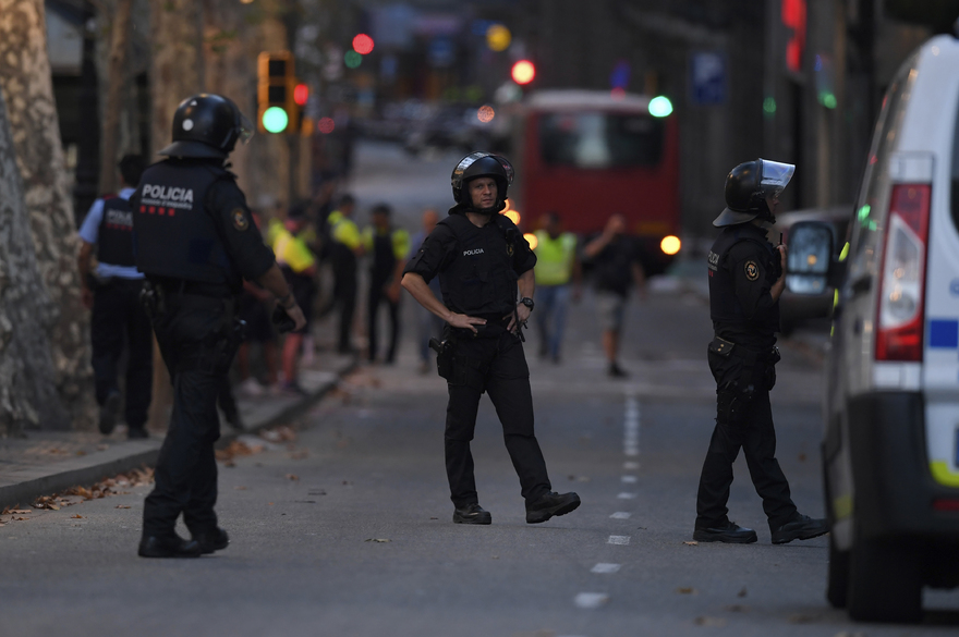 Arrestation en France de trois présumés auteurs des attentats de Barcelone en Espagne