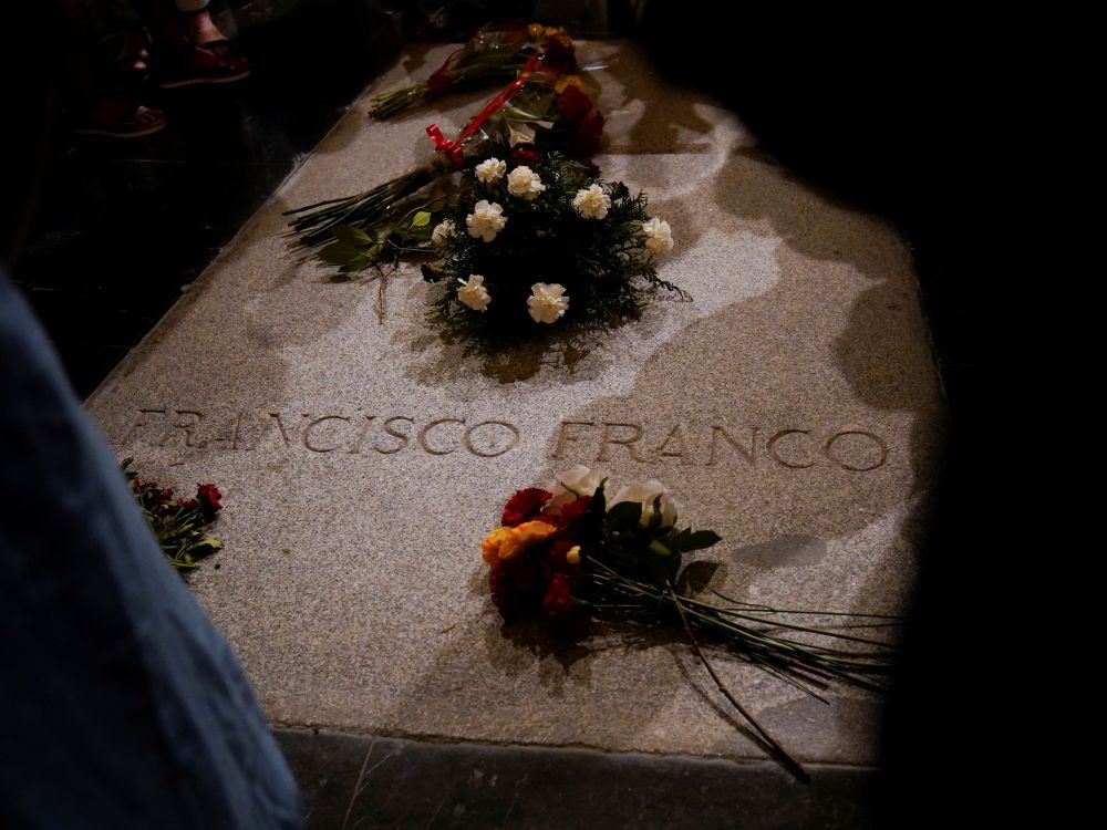 Le gouvernement espagnol lance le processus de l’exhumation de la dépouille de Franco