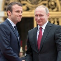 Emmanuel Macron : La cible privilégiée du Kremlin