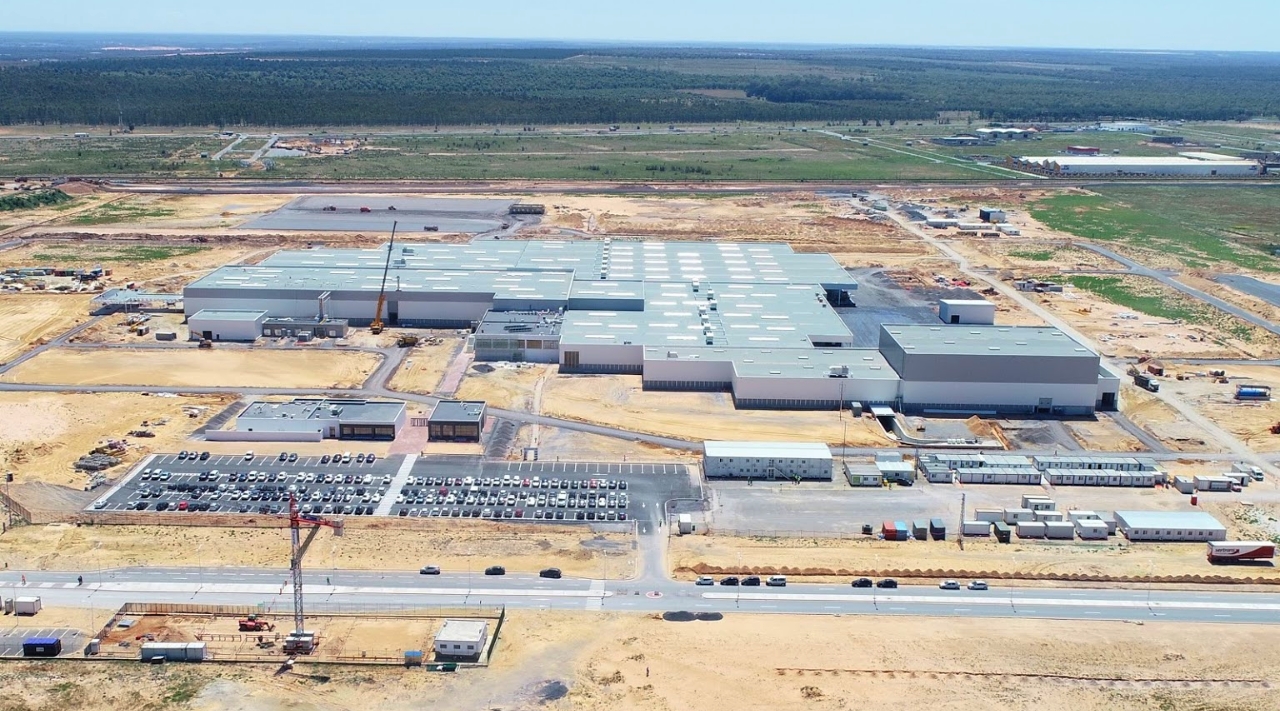 Maroc: Le Roi lance la production de 100.000 véhicules dans l’usine PSA de Kenitra