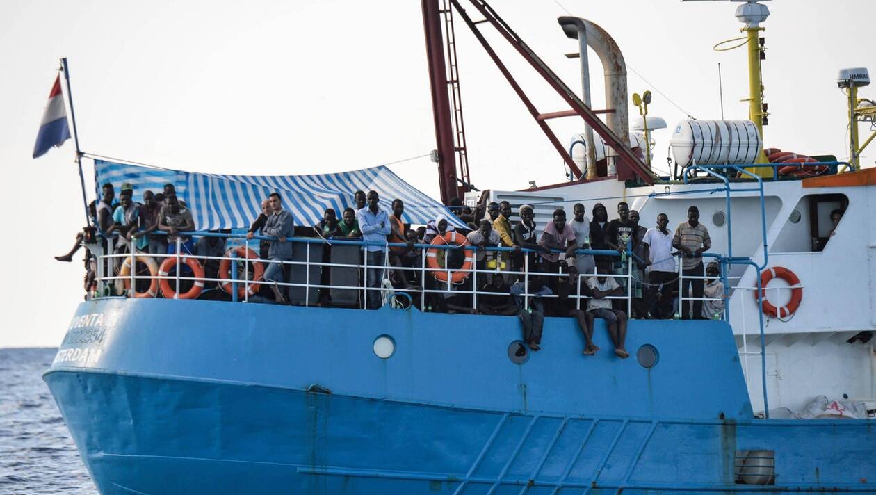 42 migrants demeurent bloqués à l’entrée des eaux territoriales italiennes
