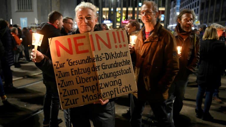 Covid-19 : Des responsables allemands condamnent les violences lors d’une manifestation des « anti-masques » à Leipzig