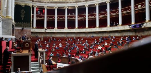 Covid-19 : Les députés français adoptent en première lecture le projet de loi sur le passe vaccinal