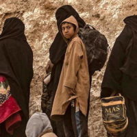 La France rapatrie 35 mineurs et 16 mères des camps de prisonniers djihadistes de Syrie