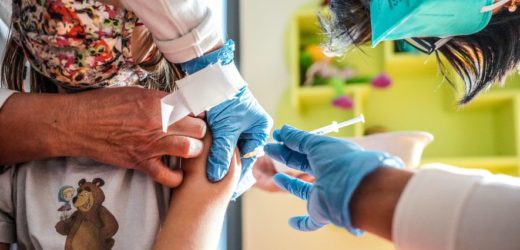 Israël devient le premier pays du monde à administrer une quatrième dose de vaccin contre le Covid-19