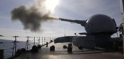 Guerre en Ukraine : Un navire amiral russe gravement endommagé en mer Noire