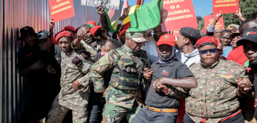 Des protestataires en Afrique du Sud appellent la France à quitter le continent noir