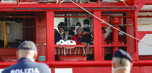 Rome autorise le navire «Ocean Viking» à débarquer 294 clandestins dans un port italien