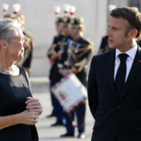 Le président Macron maintient Elisabeth Borne en tant que Première ministre malgré les émeutes en France